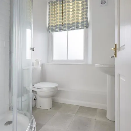 4 Bed In Sz443 Holiday home *