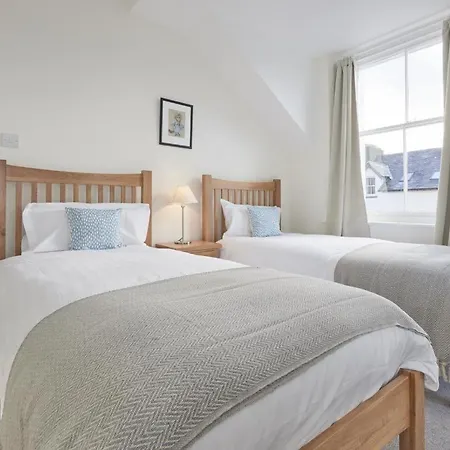 Holiday home 4 Bed In Sz443 *