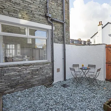 Holiday home 4 Bed In Sz443 *